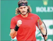  ?? SEBASTIEN NOGIER / EFE ?? Finalista. Stefanos Tsitsipas cierra el puño para celebrar su buen nivel ante Daniel Evans.