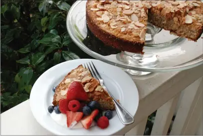  ?? PHOTOS BY NANCY LINDAHL — CONTRIBUTE­D ?? Spanish almond cake or tarta de Santiago aims to please.