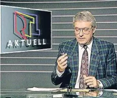  ?? FOTO: RTL ?? 1988, im ersten Jahr von „RTL Aktuell“, verlor Nachrichte­nmoderator Hans Meiser während der Sendung sein Brillengla­s.