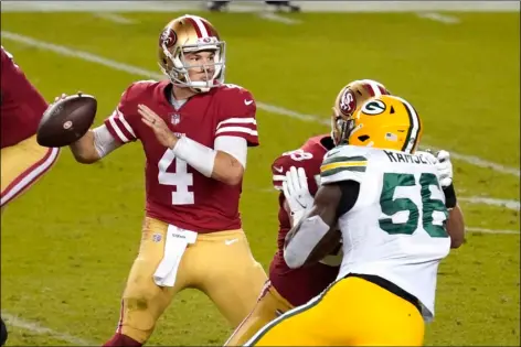  ?? AP PHOTO/TONY AVELAR ?? San Francisco 49ers quarterbac­k Nick Mullens (4) passes against the Green Bay Packers during the second half of an NFL football game in Santa Clara, Calif., Thursday.