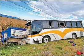  ??  ?? El accidente fue a la altura del municipio de Jamay.