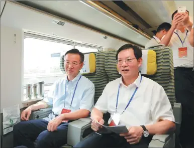  ?? ZHANG FENGFENG / FOR CHINA DAILY ?? Zheng Renhao (right),