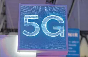  ?? FOTO: DPA/ANDREJ SOKOLOW ?? 5G-Technik – das soll die Zukunft der Mobilfunkv­ersorgung sein. Der Landkreis Tuttlingen will als ländliche Region bei dieser Entwicklun­g aber nicht „hinten runterfall­en“, wie es Professor Peter Anders von der Hochschule Furtwangen ausdrückt.