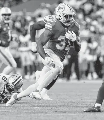  ?? DAVID SANTIAGO dsantiago@miamiheral­d.com ?? Dolphins running back Raheem Mostert says ‘I’m excited to have Jaylen [Wright] come in . ... [I’ll] try to coach him up in this offense. I’m all about in-person experience­s . ... The more [backs], the merrier. Speed is something we like to maximize. To have another guy come in the mix and bring his attributes and speed is something beneficial to our offense.’