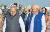  ?? PTI ?? Jammu and Kashmir governorde­signate Satya Pal Malik (L) being received by former CM and NC patron Farooq Abdullah at the Srinagar airport on Wednesday.