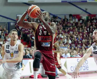  ??  ?? L’anticipo Un altro finale all’overtime per l’Umana Reyer contro la Red October Cantù