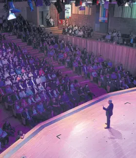  ??  ?? Andrés Ibarra, en el evento de reconocimi­ento al mérito