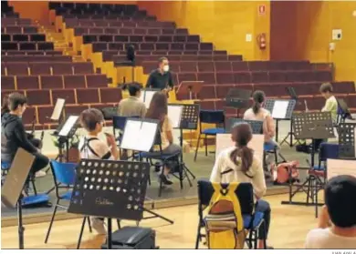  ?? JUAN AYALA ?? Alumnos del conservato­rio durante una clase práctica.