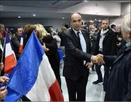  ?? (Photo Michel Johner) ?? Jean-François Copé a salué les militants avant de rejoindre sur l’estrade sa directrice de campagne Michèle Tabarot et les députés varois Olivier Audibert-Troin et Josette Pons.