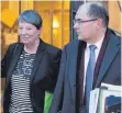  ?? FOTO: DPA ?? Auch beim Spitzentre­ffen: die Minister Barbara Hendricks (SPD) und Christian Schmidt (CSU).