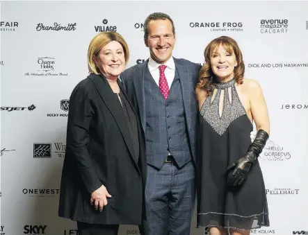  ?? JOHN GAUCHER ?? Pictured with 150,000 reasons to smile at the inaugural Women For Men’s Health Gloves-On Gala held Feb. 2 at Hotel Arts are, from left, Prostate Cancer Centre executive director Pam Heard, Hotel Arts general manager Mark Wilson and gala chair Dr....