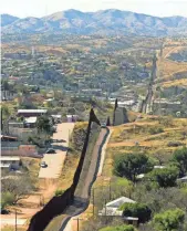  ?? DAVID WALLACE, THE ARIZONA REPUBLIC ?? Border crossings like this one in Nogales, Ariz., have seen steep declines in the number of people either arrested inside the U.S. or stopped from entering the country.