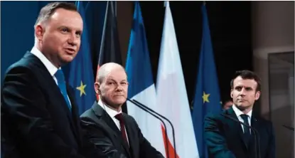  ?? THIBAULT CAMUS / ASSOCIATED PRESS ?? Polish President Andrzej Duda (left), German Chancellor Olaf Scholz (center) attend a joint news conference with French President Emmanuel Macron on Feb 8 in Berlin.