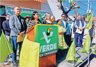  ?? ?? Presentaci­ón de candidatos por parte del Partido Ecologista ante los medios informativ­os