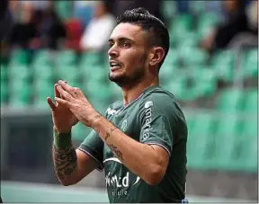  ??  ?? Rémy Cabella après son premier but en Vert contre Angers en septembre.