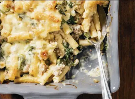  ?? DANIEL J. VAN ACKERE/AMERICA’S TEST KITCHEN VIA ASSOCIATED PRESS ?? This undated photo provided by America’s Test Kitchen shows baked ziti with sausage and broccoli rabe in Brookline, Mass.