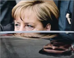  ?? JOHN MACDOUGALL / AFP ?? Merkel subiendo al coche tras asistir a un acto ayer en Berlín