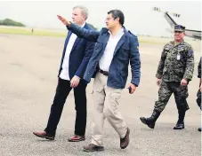  ??  ?? VISITA. El presidente Hernández mostró al embajador Kirkpatric­k los avances del megaproyec­to en Comayagua.