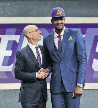  ?? KEVIN HAGEN/THE ASSOCIATED PRESS ?? Deandre Ayton, right, poses with NBA commission­er Adam Silver after the Phoenix Suns selected Ayton with the first pick in the NBA draft Thursday in New York.