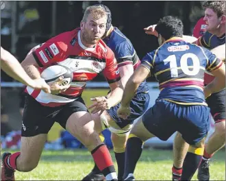  ?? Pictures: Barry Goodwin FM4908714, above; FM4908714 Buy these pictures from kentonline.co.uk ?? Maidstone carry the ball during Saturday’s opener against Old Colfeians