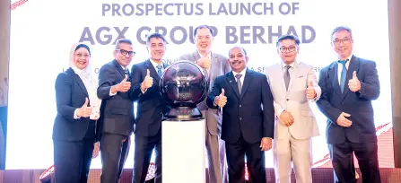  ?? ?? Rozalila (left) alongside other directors from AGX, AGX Singapore, AGX Myanmar and TA Securities during the prospectus launch yesterday.