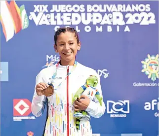  ?? CORTESÍA ?? Marcha. Karla Jaramillo se proclamó por primera vez campeona bolivarian­a tras hacer 1 hora, 38 minutos y 45 segundos.