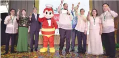  ??  ?? OFFICIALS of Jollibee Food Corp. and Cargill celebrate the unveiling of its poultry processing plant in Sto. Tomas, Batangas.