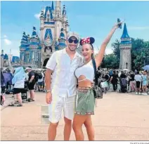  ?? INSTAGRAM ?? Marta Marchena y Carlos Soler, juntos en Disneyland París.