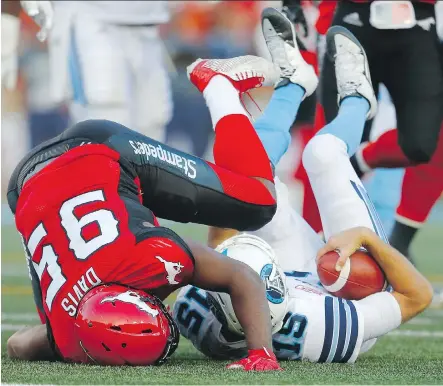  ?? AL CHAREST/FILES ?? Toronto Argonauts quarterbac­k Ricky Ray felt the wrath of Calgary Stampeders defensive lineman Ja’Gared Davis earlier this season. Davis has become a mainstay of a Stampeders defensive line that is already loaded with big-name talent such as Micah...