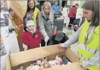  ?? PICTURE: DIMKO ZHLUKTENKO/PA ?? GENEROSITY: Toys are handed out to Ukrainian children passing through Lviv’s main station.