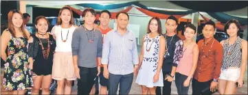  ??  ?? National divers, Henry (sixth right) and Pandelela during the thanksgivi­ng dinner on Wednesday.