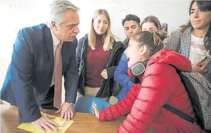  ?? AP ?? Prueba. Alberto F. tomó examen, ayer, a sus alumnos de la materia que dicta en Derecho de la UBA.