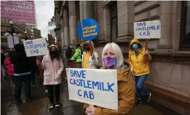  ?? Picture: Colin Mearns ?? Protests outside the City Chambers to help save city CABs