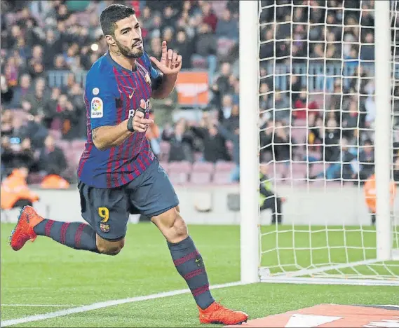  ?? FOTO: PEP MORATA ?? Luis Suárez está enrachado ante el Eibar El uruguayo mostró de nuevo su letal manera de jugar marcando un doblete que le pone segundo en el Pichichi