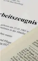  ?? Foto: imago/suedraumfo­to ?? Ein Irrtum, dass Arbeitnehm­er zu jedem Zeitpunkt vom Arbeitgebe­r ein Zwischenze­ugnis verlangen können