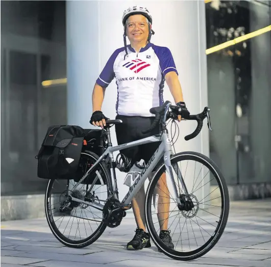  ?? Annie Mulligan / Contributo­r ?? When it comes to commuting to work, Bank of America community relations manager David Ruiz has ditched his car in favor of his bike.