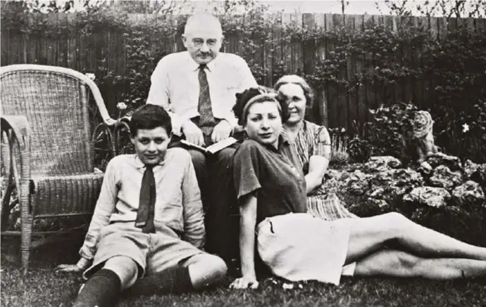  ?? © Mark Mazower ?? De familie Mazower thuis in Highgate, Londen, ca. 1936.