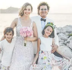  ??  ?? EL SÁBADO 18 DE AGOSTO, el cantante Carlos Vives y su esposa Claudia Elena renovaron votos.