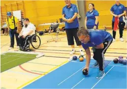  ??  ?? KONSENTRER­T: Det er viktig å vaere konsentrer­t år en driver med bowls.