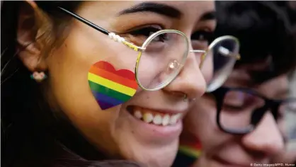 ??  ?? Una activista LGBTI en el Orgullo de Bogotá