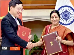  ?? — PTI ?? External affairs minister Sushma Swaraj shakes hand with Vietnam’s Deputy Prime Minister and minister of foreign affairs Pham Binh Minh after signing an agreement between the two countries in New Delhi on Tuesday.