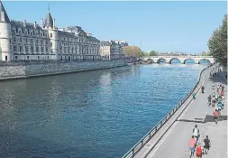  ?? FREDERIC STEVENS GETTY IMAGES FILE PHOTO ?? The annual marathon heads back through the city along the Seine River.