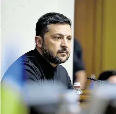  ?? FOTO: VADYM SARAKHAN/DPA ?? Keine Einladung: Der ukrainisch­e Präsident Wolodymyr Selenskyj ist nicht bei dem Treffen zwischen Trump und Putin dabei.