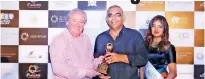  ??  ?? World Travel Awards President and Founder Graham Cooke (left) presents the award to Srilankan Airlines Chief Technical Officer Dinnaga Padmaperum­a (centre)