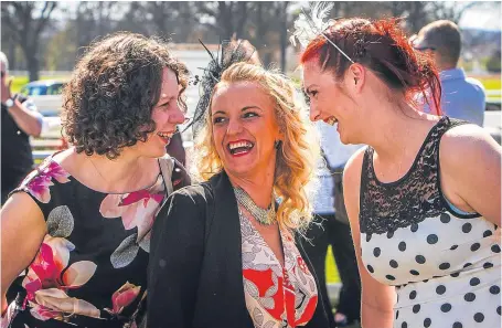  ?? Pictures: Steve MacDougall ?? Louise Spiers from Perth and Catherine Rogan and Becky Phillip from Arbroath enjoy their day out in the sun.