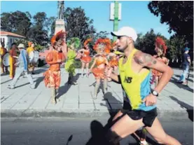  ?? ALONSO TENORIO ?? Las comparsas le pusieron sabor a la competenci­a.