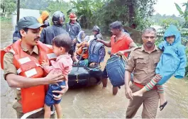  ?? — ARUN CHANDRABOS­E ?? Fire and rescue personnel evacuate residents of Muppathada­m near Eloor in Kochi on Wednesday.