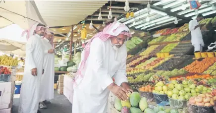  ??  ?? A man shops for mangoes at a fruit market in the Saudi city ofTaif. Economic sanctions imposed on Qatar by three fellow Gulf states do not violateWor­ldTrade Organisati­on agreements, a United Arab Emirates official said, after Doha launched a...