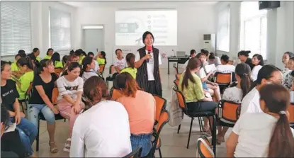  ?? PHOTOS PROVIDED TO CHINA DAILY ?? Ma Junwei (center), an operator at the Beijing 12355 hotline, gives a mental health awareness lecture to students at a rural women’s training school in Beijing.