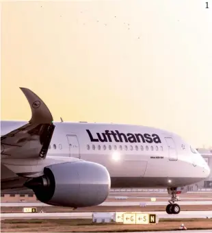  ??  ?? 1 1 Il nuovo A350-900, da poco entrato a far parte della flotta Lufthansa